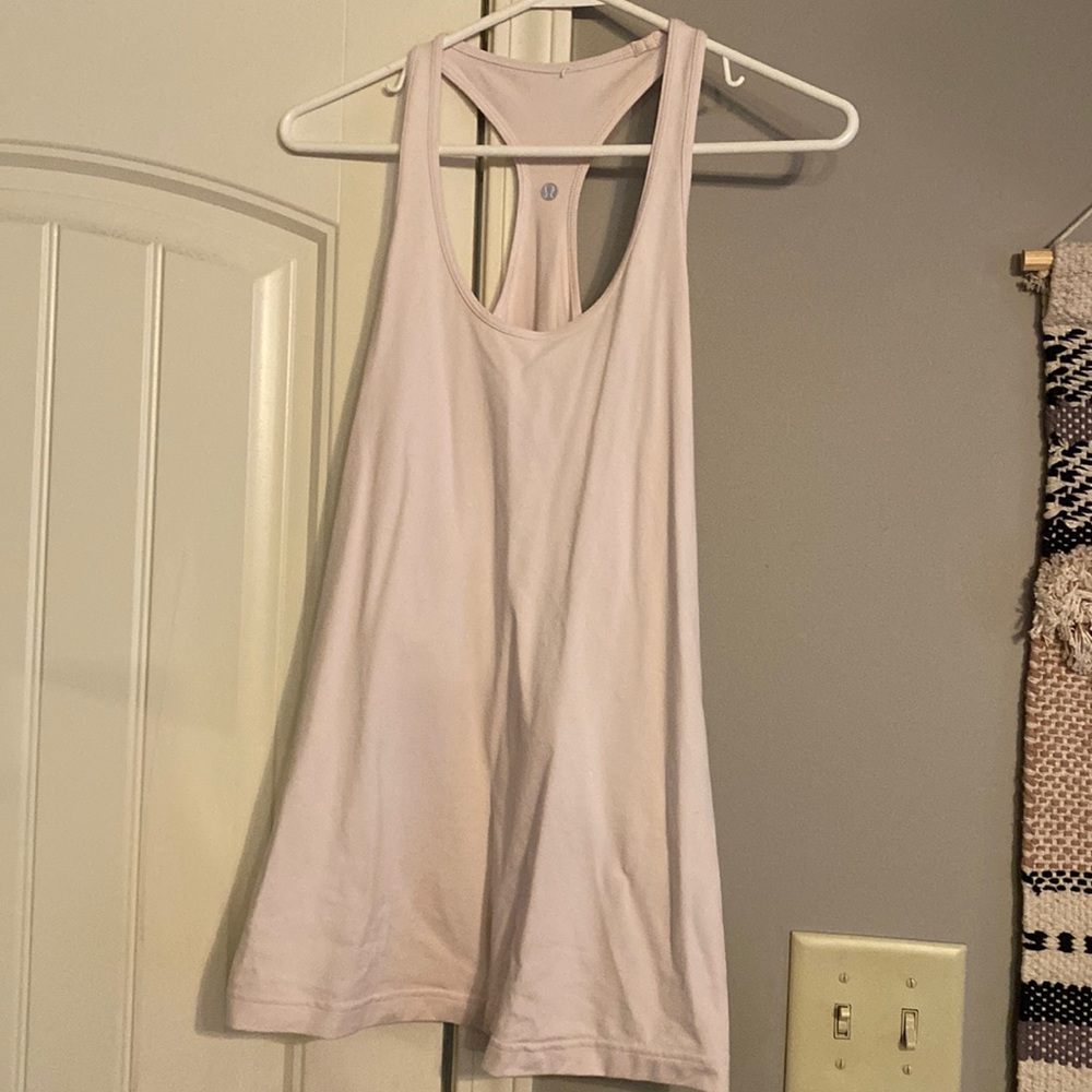 Lululemon tank. Never worn size 8